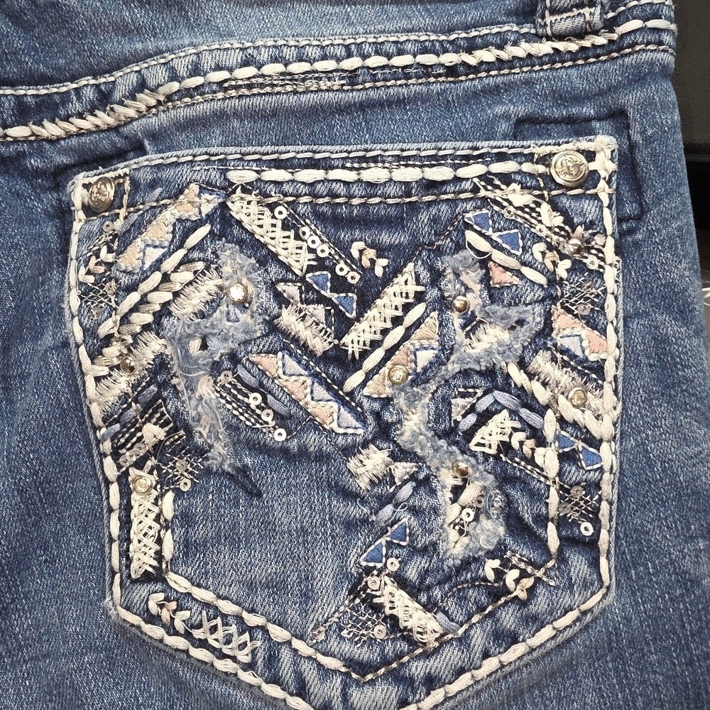 Grace in LA Embroidered Bling Straight Leg Jeans Size 28 Rhinestones Western - Picture 3 of 8